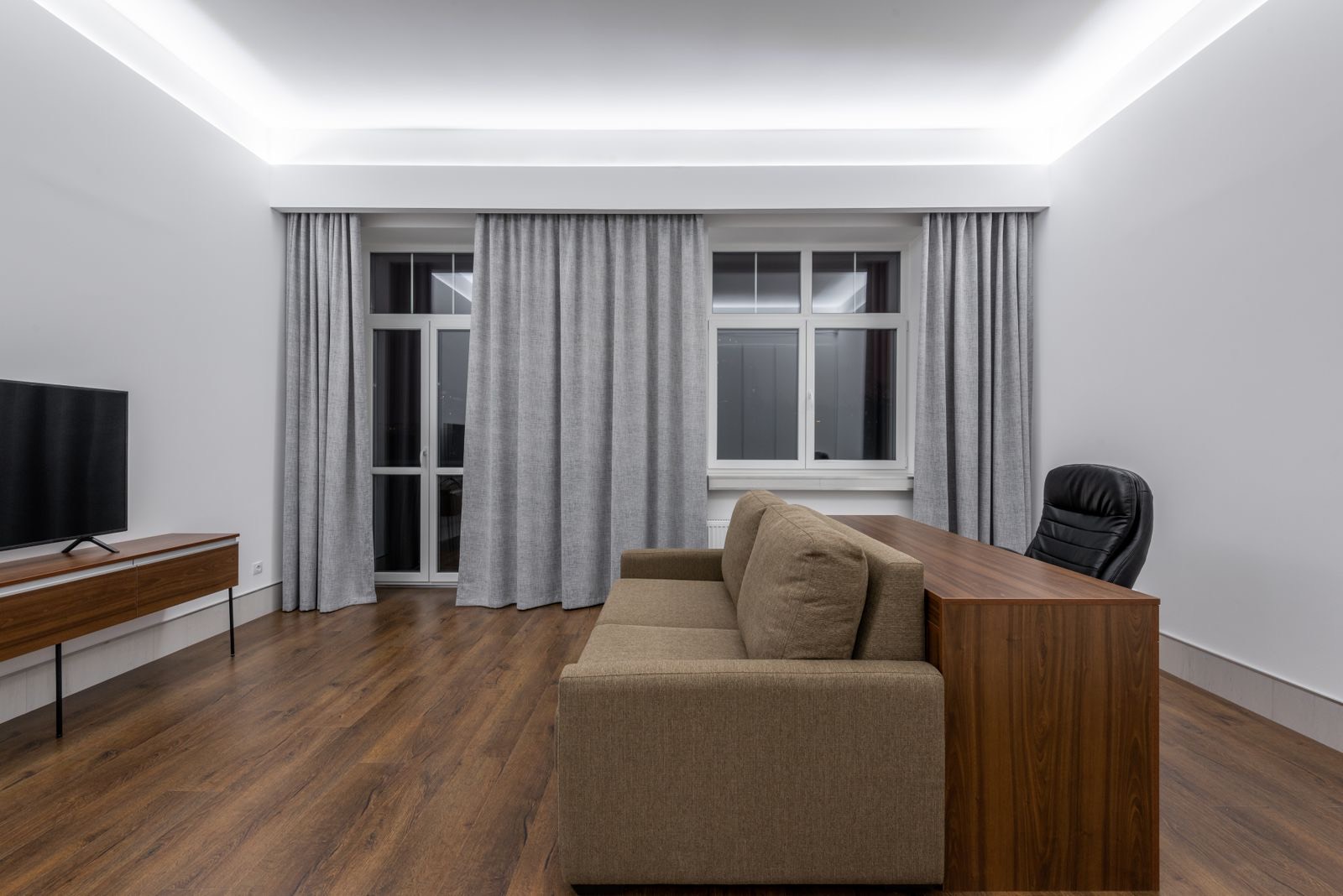 Modern living room with warm wood-look laminate flooring